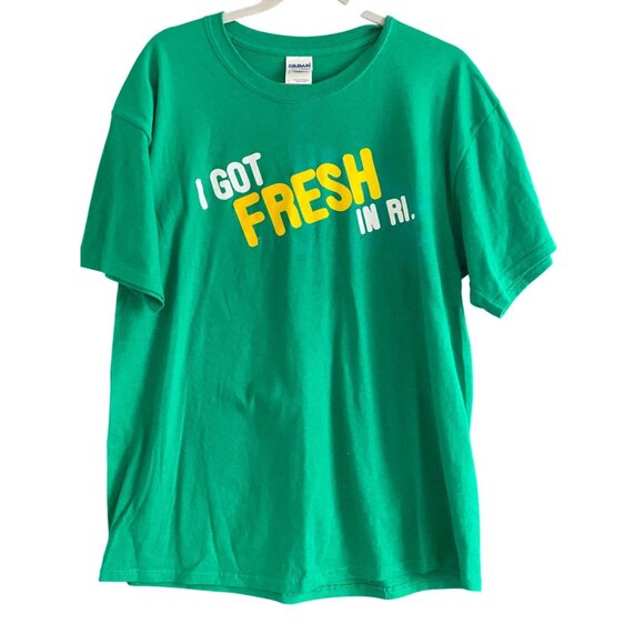 VTG Gildan Ultra Cotton Daves Fresh Marketplace Rhode Island Green Graphic Tee T - Picture 2 of 6